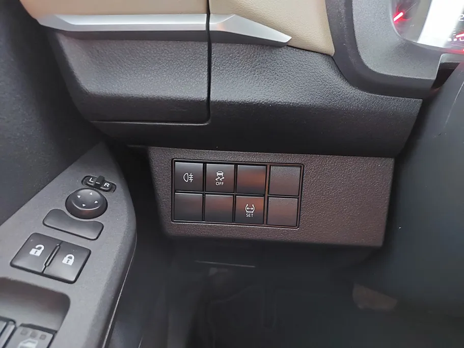 تويوتا يارس Y 2024 