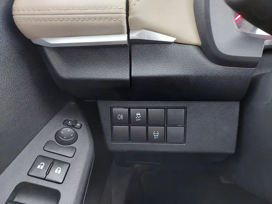 تويوتا يارس Y 2024 