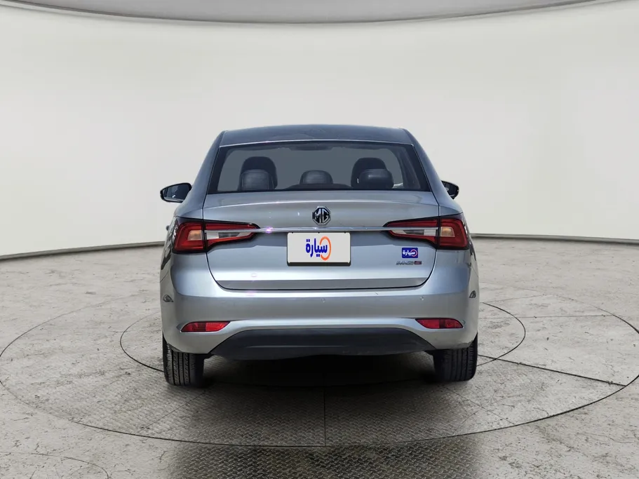 ام جي 5 LUX 2023 