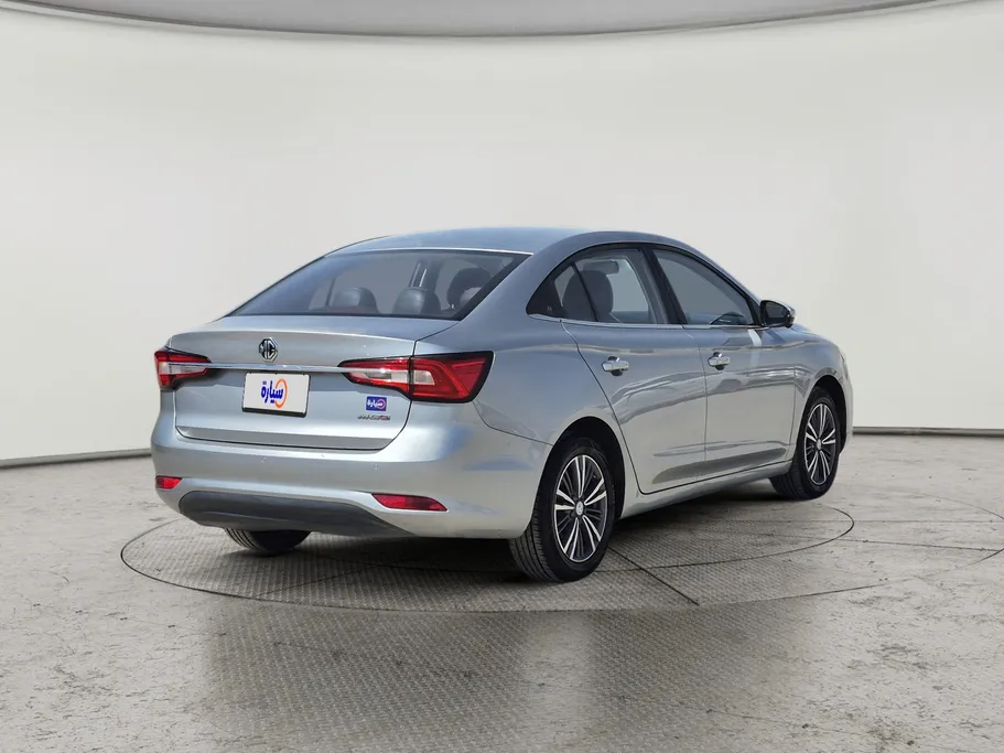 ام جي 5 LUX 2023 