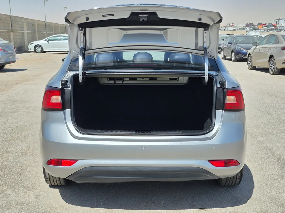 ام جي 5 LUX 2023 