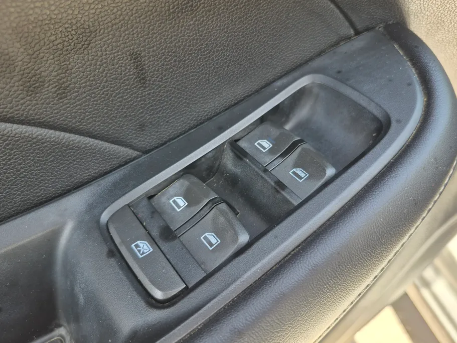 ام جي 5 LUX 2023 