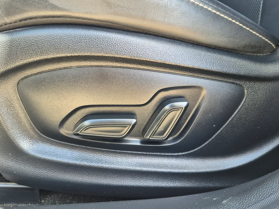 ام جي 5 LUX 2023 