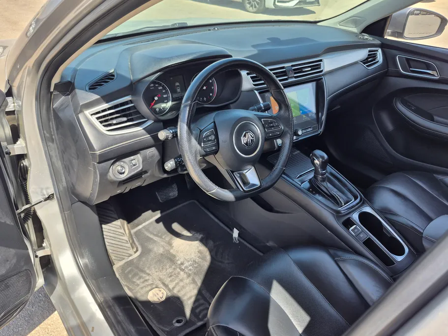 ام جي 5 LUX 2023 