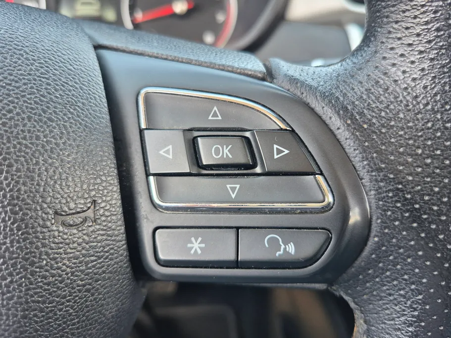 ام جي 5 LUX 2023 