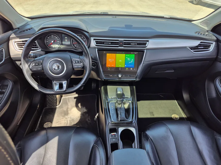 ام جي 5 LUX 2023 