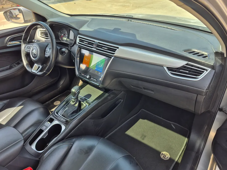 ام جي 5 LUX 2023 