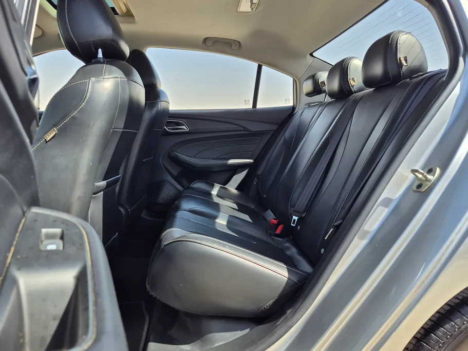 ام جي 5 LUX 2023 