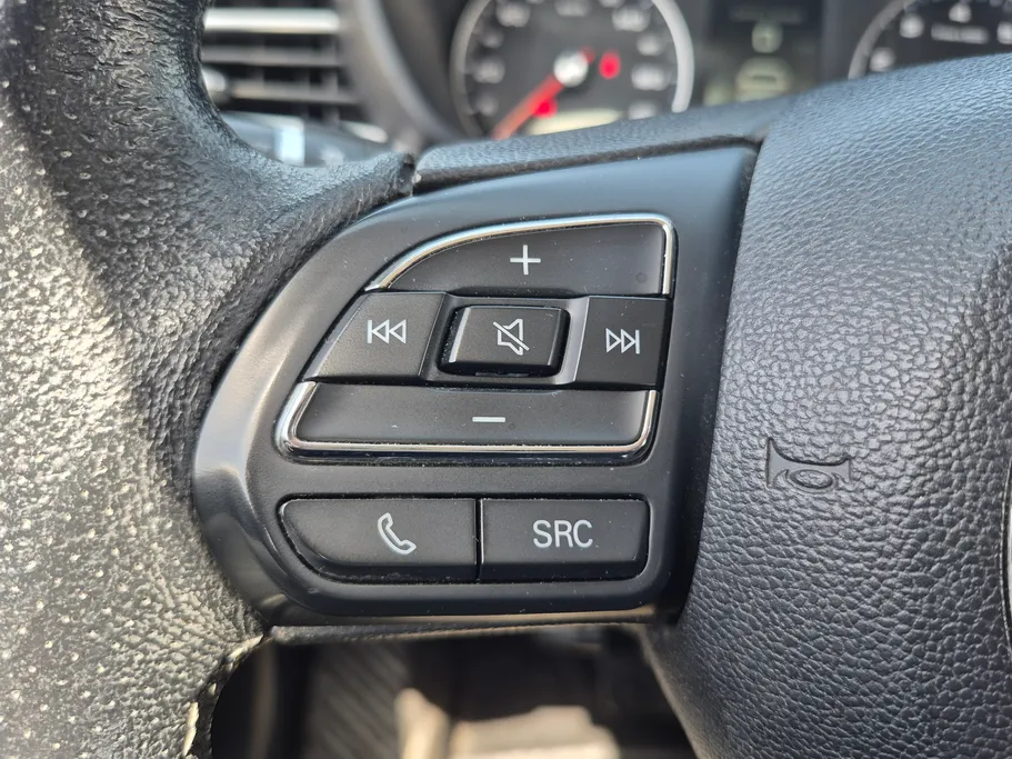 ام جي 5 LUX 2023 