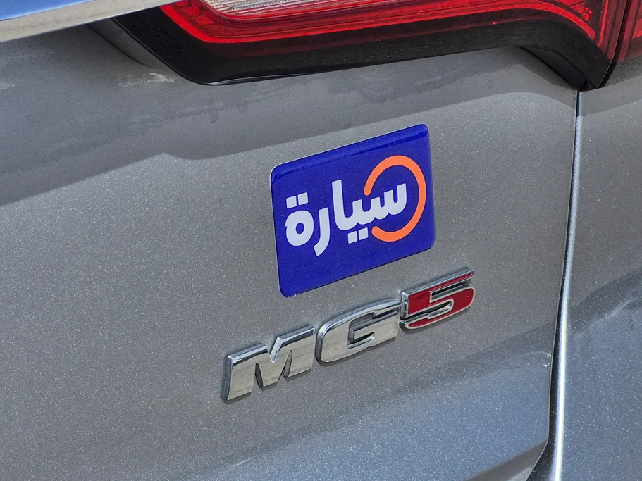 ام جي 5 LUX 2023 