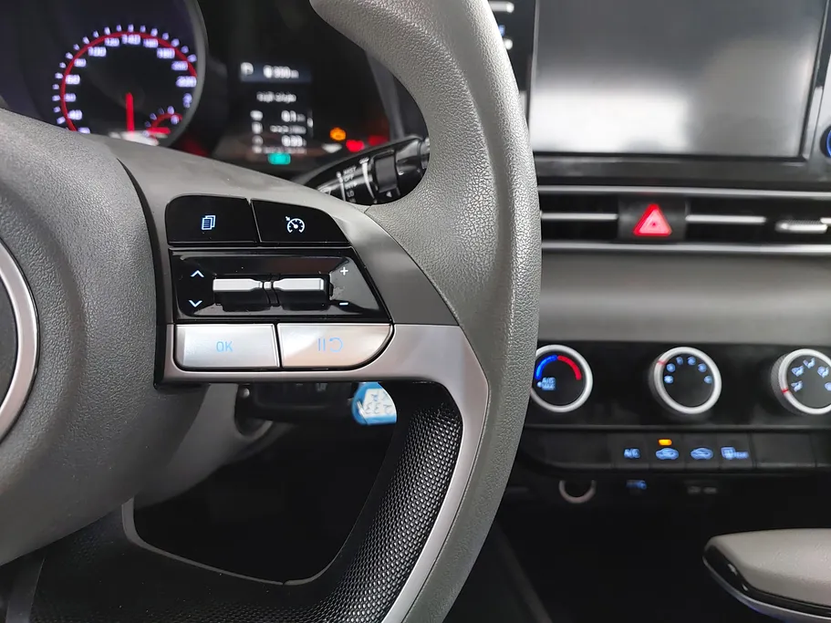 2023 Hyundai Elantra Smart 