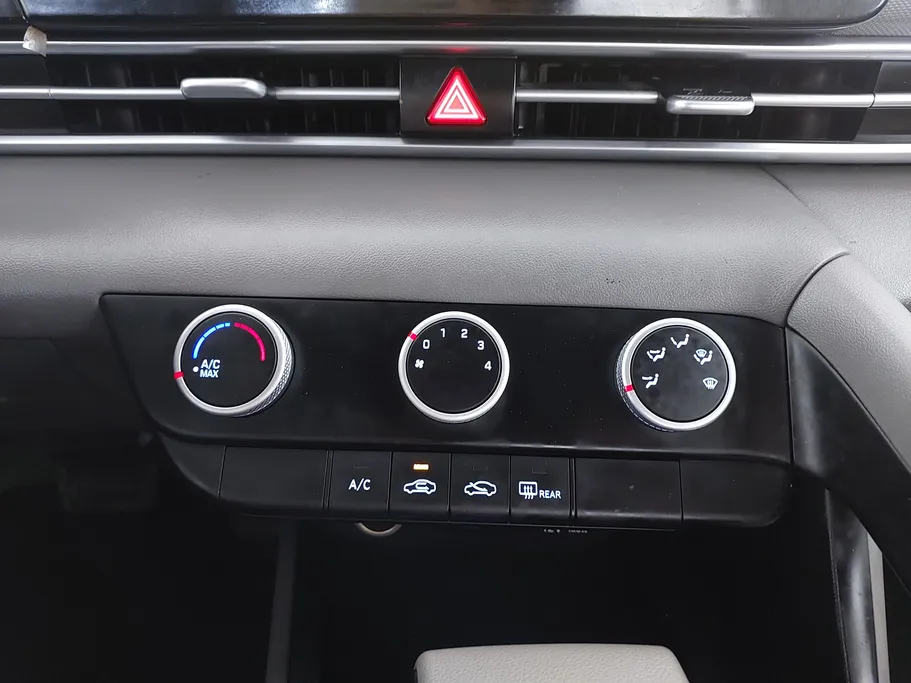 2023 Hyundai Elantra Smart 