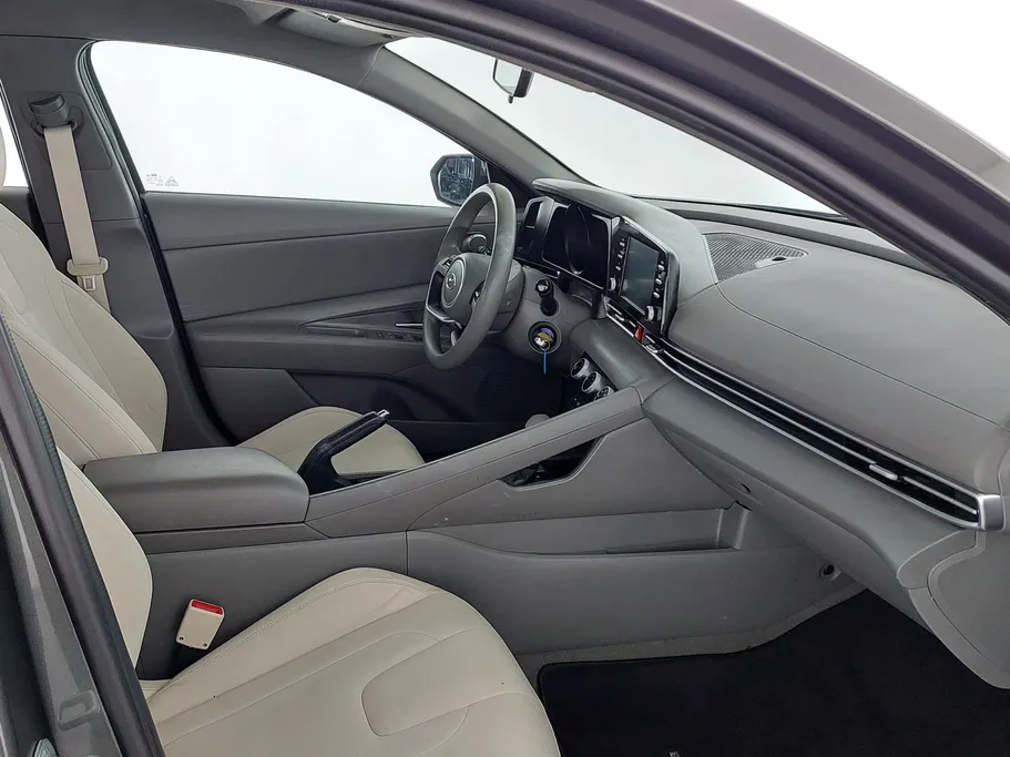 2023 Hyundai Elantra Smart 