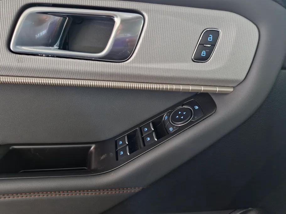 2025 Ford Explorer Active 200A 