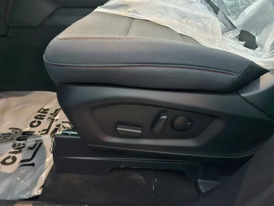 2025 Ford Explorer Active 200A 