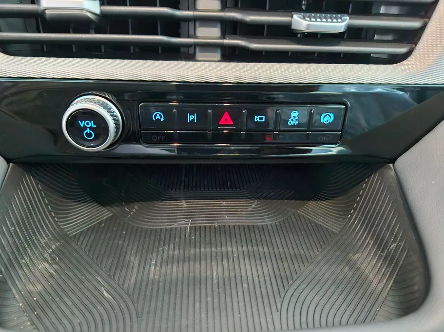 2025 Ford Explorer Active 200A 