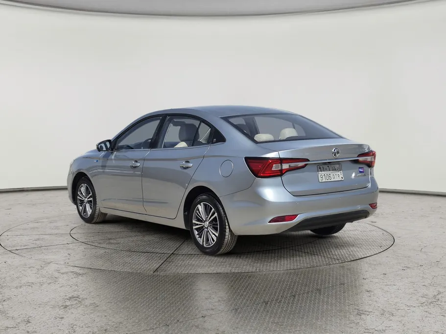 ام جي 5 LUX 2023 