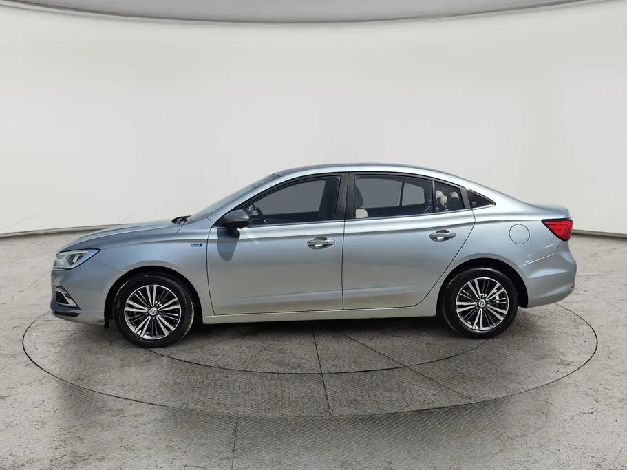 ام جي 5 LUX 2023 