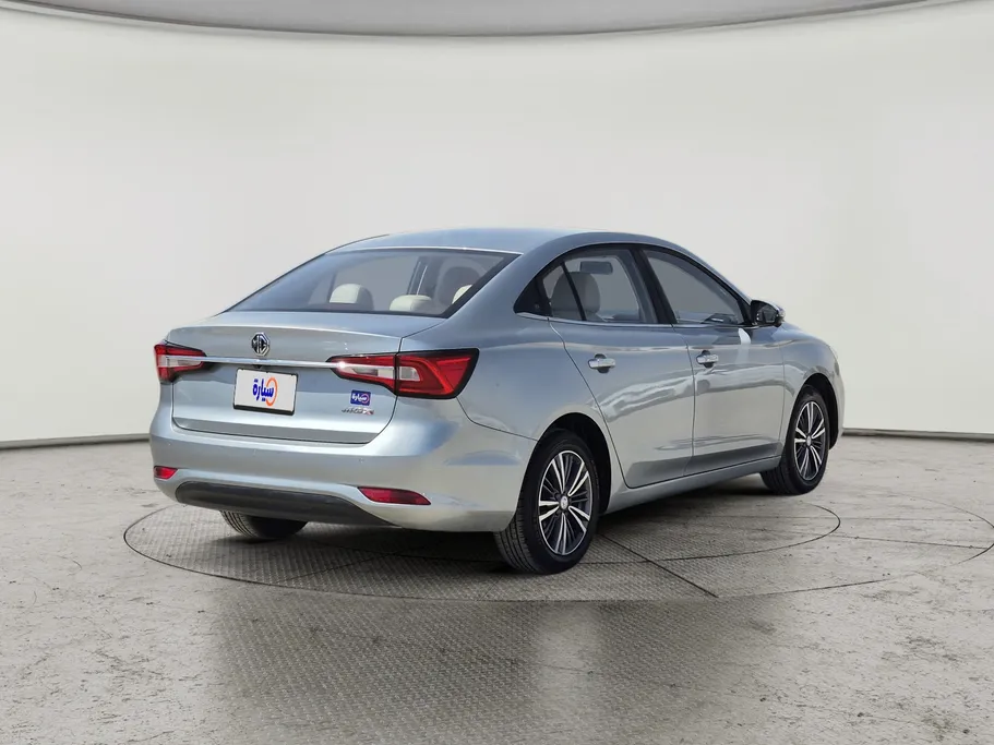 ام جي 5 LUX 2023 