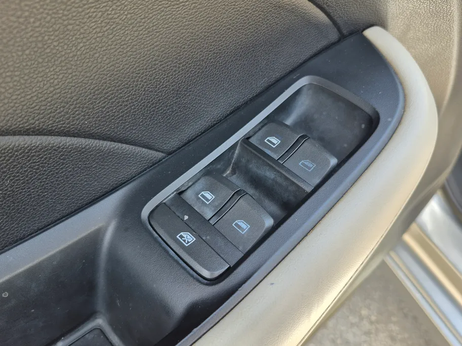 ام جي 5 LUX 2023 