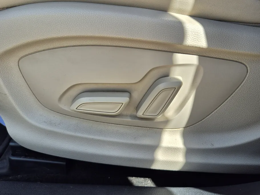 ام جي 5 LUX 2023 