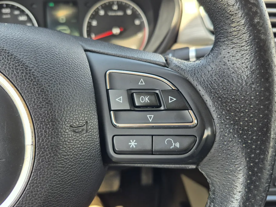 ام جي 5 LUX 2023 