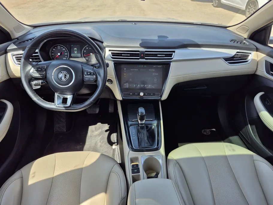 ام جي 5 LUX 2023 