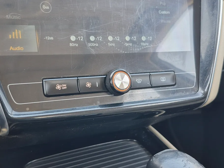 ام جي 5 LUX 2023 