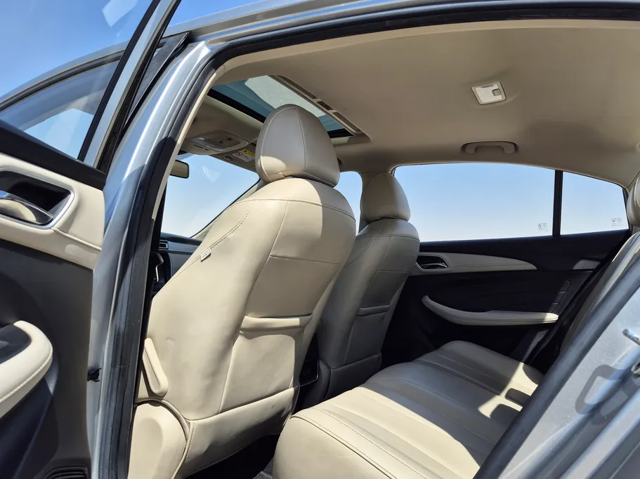 ام جي 5 LUX 2023 