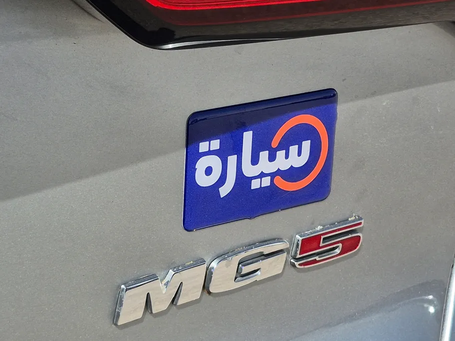 ام جي 5 LUX 2023 