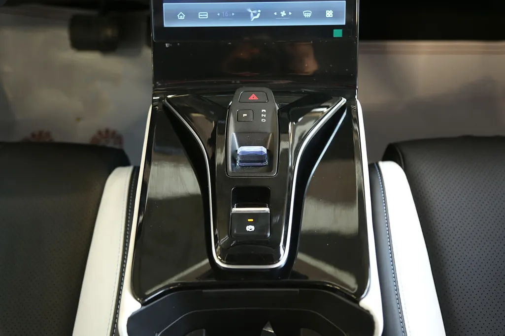 دونج فينج ميج اي 2 لاكجري 2026 