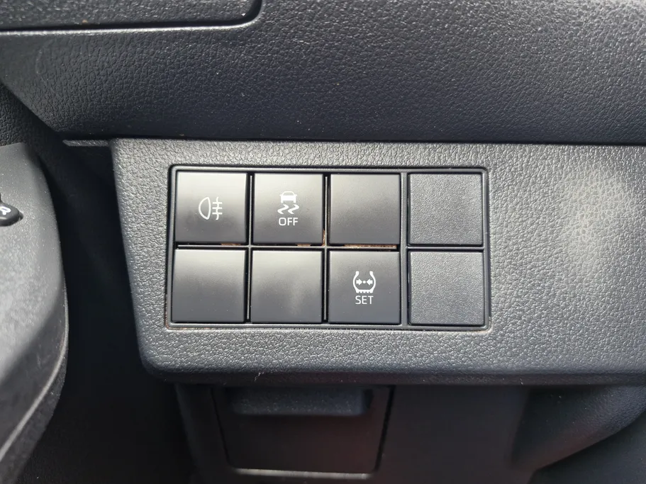 تويوتا يارس Y 2023 