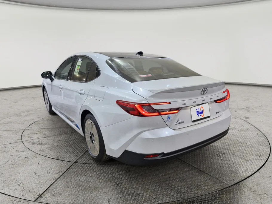 2026 Toyota Camry  LUMIERE HEV 