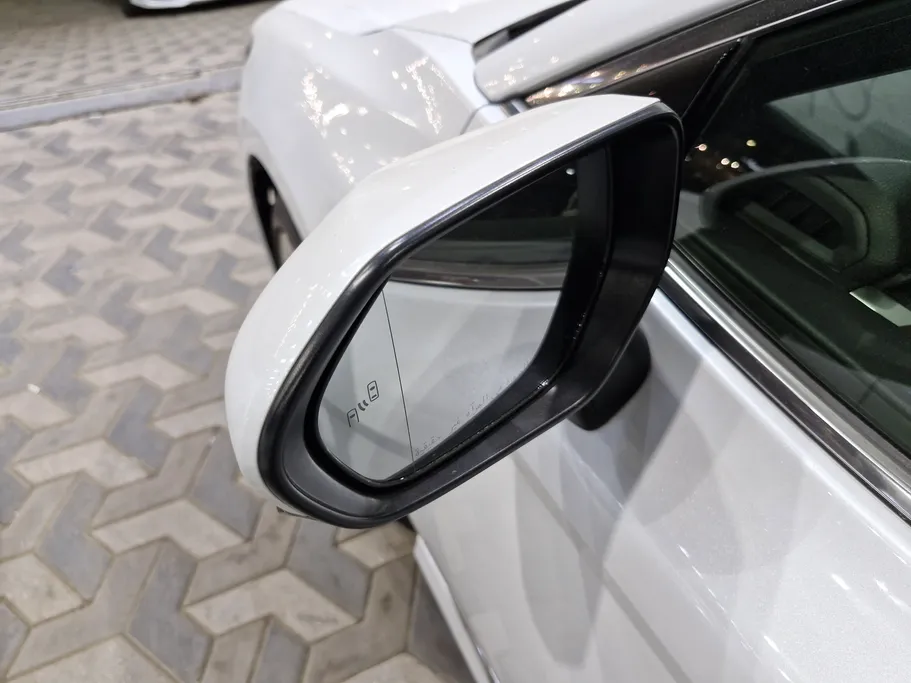 2026 Toyota Camry  LUMIERE HEV 