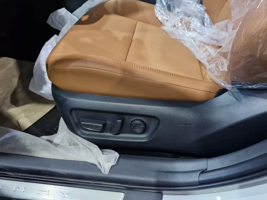 2026 Toyota Camry  LUMIERE HEV 