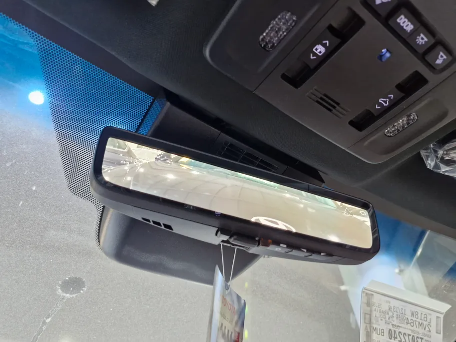 2026 Toyota Camry  LUMIERE HEV 