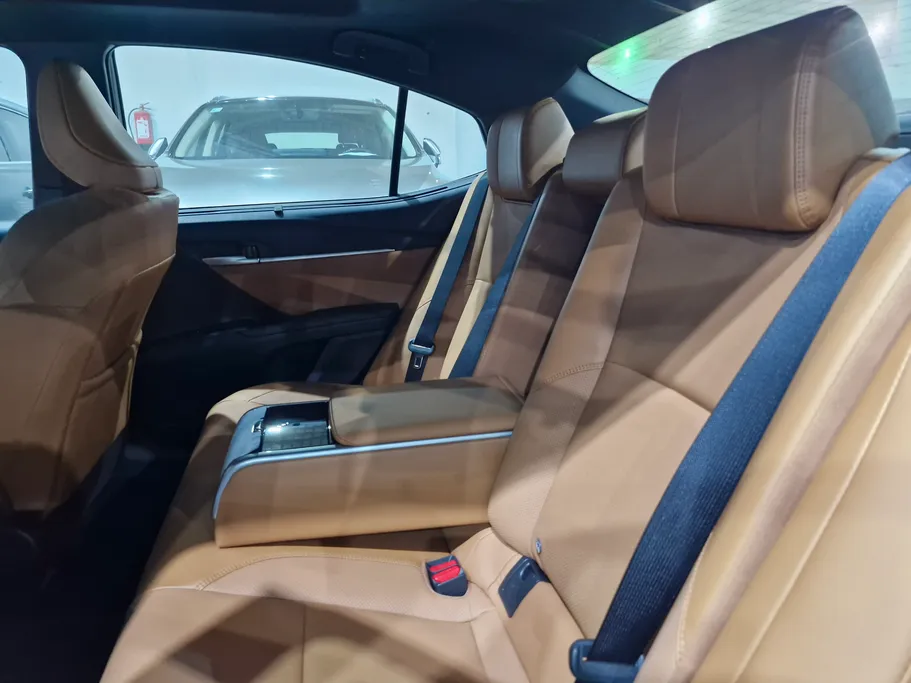 2026 Toyota Camry  LUMIERE HEV 