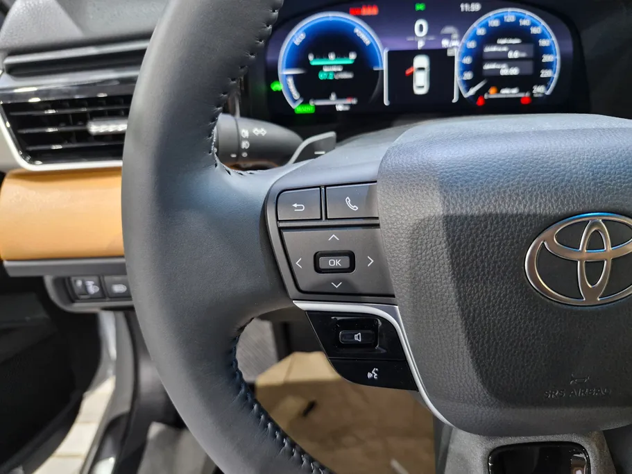 2026 Toyota Camry  LUMIERE HEV 