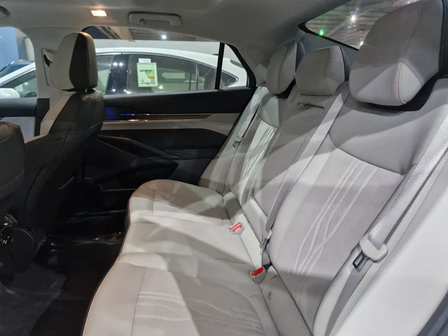 2025 Ford Taurus Titanium 