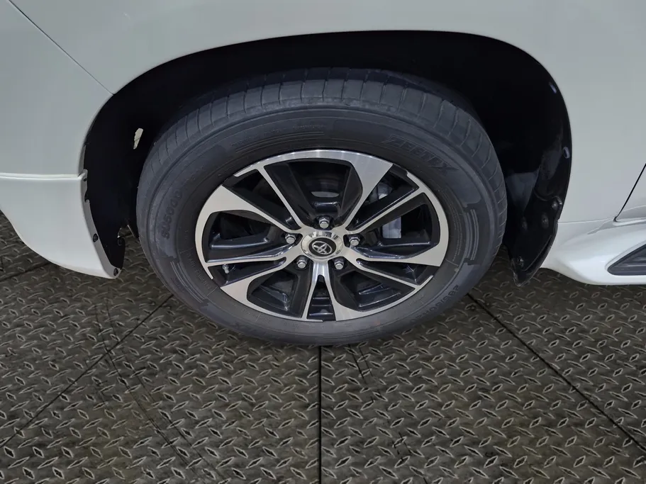 2021 Toyota Land Cruiser Grand Touring 