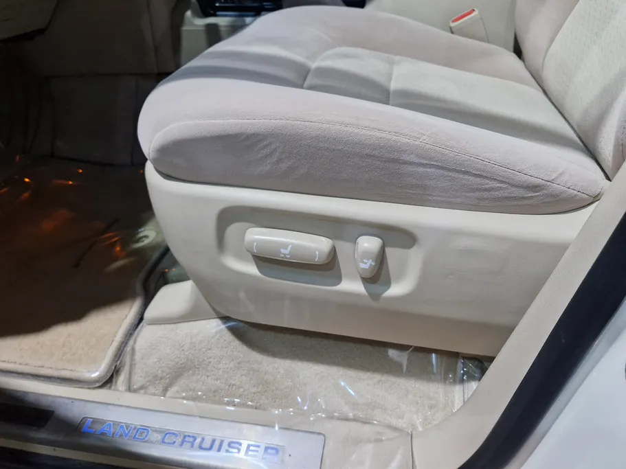 تويوتا لاندكروزر Grand Touring 2021 