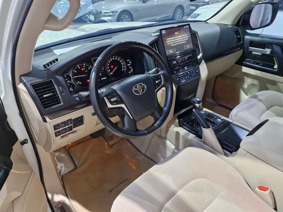 تويوتا لاندكروزر Grand Touring 2021 