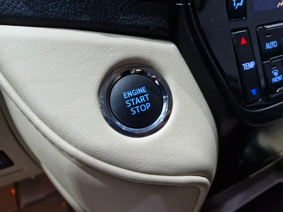 تويوتا لاندكروزر Grand Touring 2021 