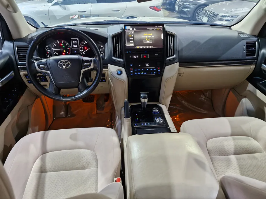 تويوتا لاندكروزر Grand Touring 2021 