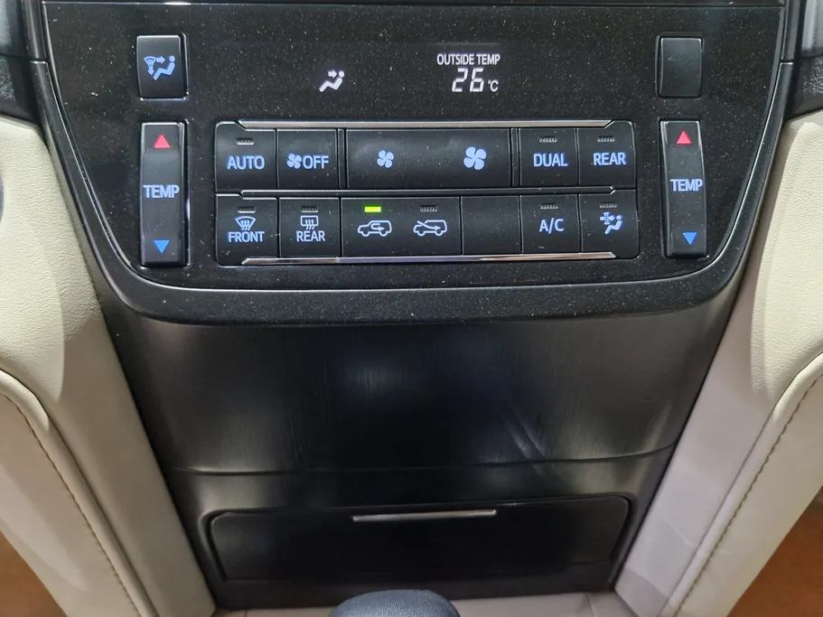 تويوتا لاندكروزر Grand Touring 2021 