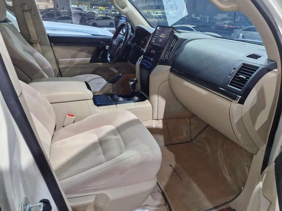 تويوتا لاندكروزر Grand Touring 2021 