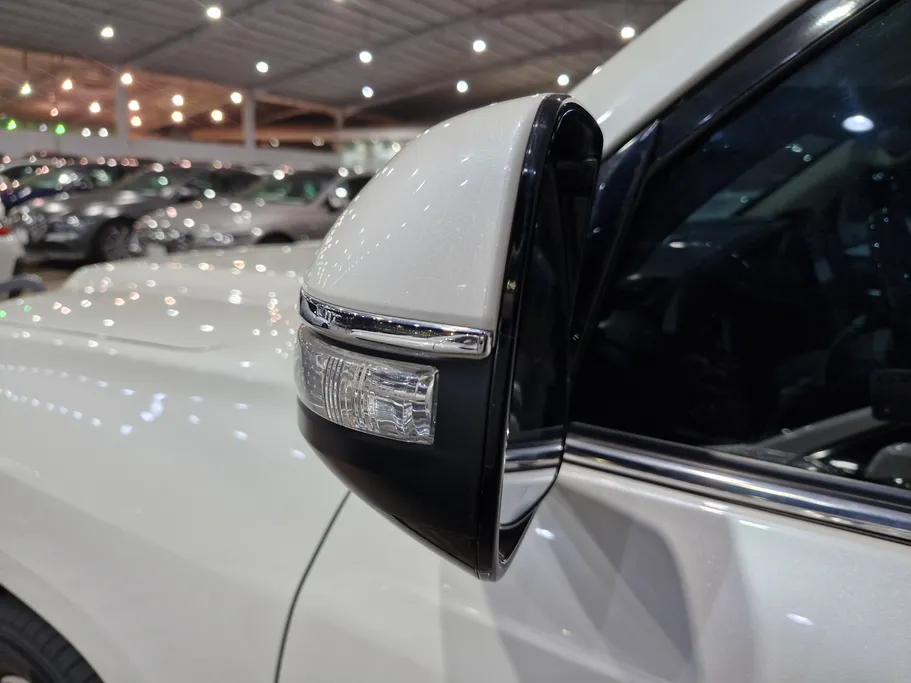 تويوتا لاندكروزر Grand Touring 2021 