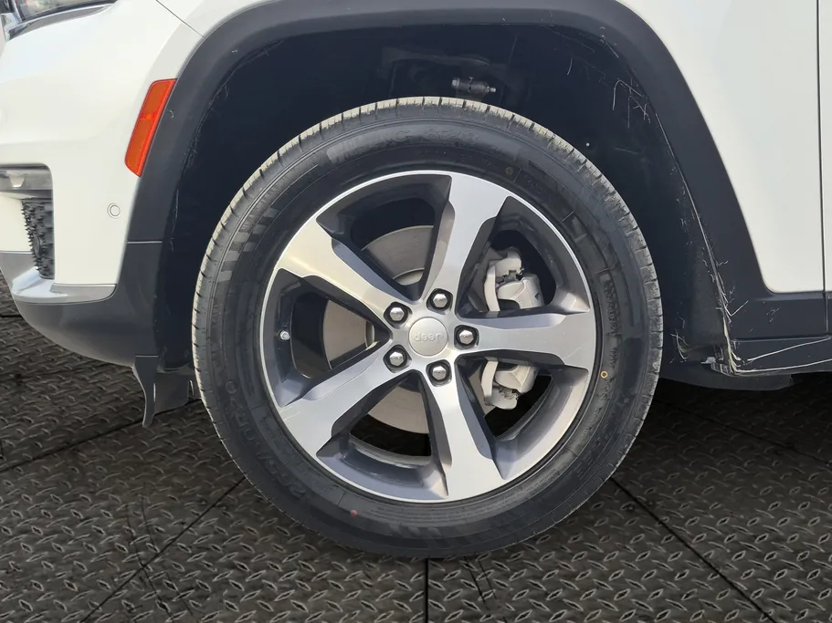 جيب جراند شيروكي ليمتد 2023 