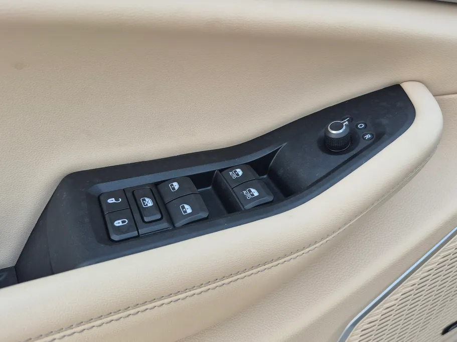 جيب جراند شيروكي ليمتد 2023 