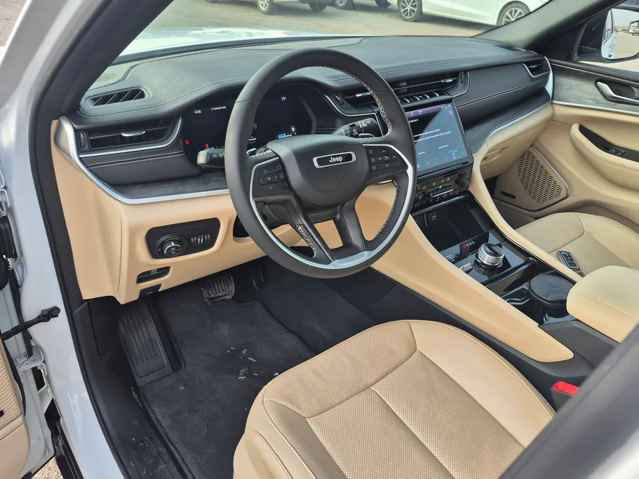 جيب جراند شيروكي ليمتد 2023 